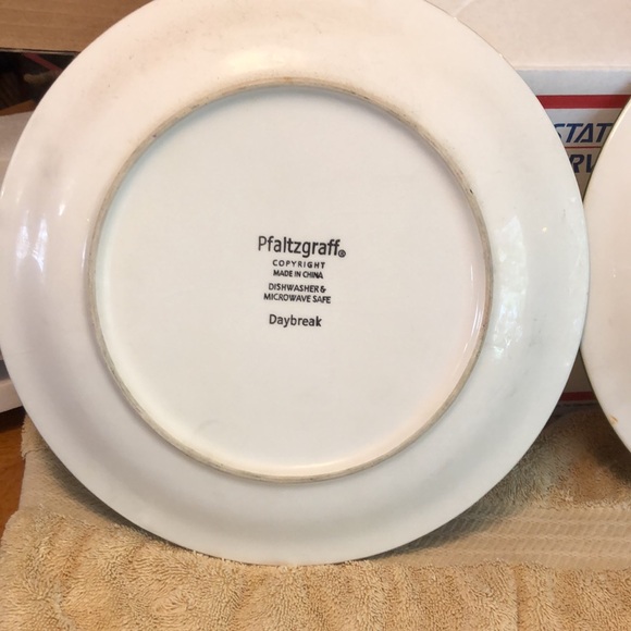 Two 11”  Daybreak Dinner Plates by PFALTZGRAFF Rooster - Picture 4 of 5